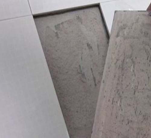 西充瓷砖空鼓维修公司分享瓷砖铺贴时如果打浆（即涂抹在瓷砖背面和基层上的砂浆或瓷砖胶）过少，会带来以下问题